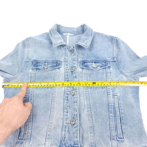 FREE PEOPLE Fitted Cropped Button Down Jean Jacket Western Boho Light Denim XS - Picture 4 of 8